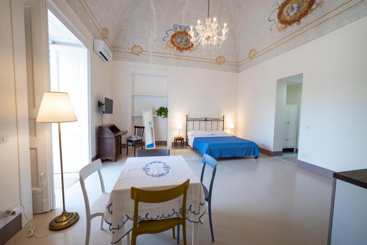 La Poetica In Villa Eldorado 普罗奇达 外观 照片